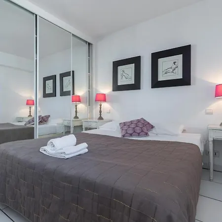 Bright Two Bedroomed On The In With Huge Terrace With Fabulous Sea Views - 2001 Cannes