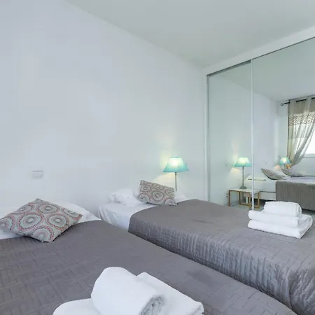 Appartement Bright Two Bedroomed On The In With Huge Terrace With Fabulous Sea Views - 2001