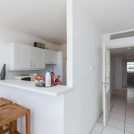 Bright Two Bedroomed On The In With Huge Terrace With Fabulous Sea Views - 2001 *